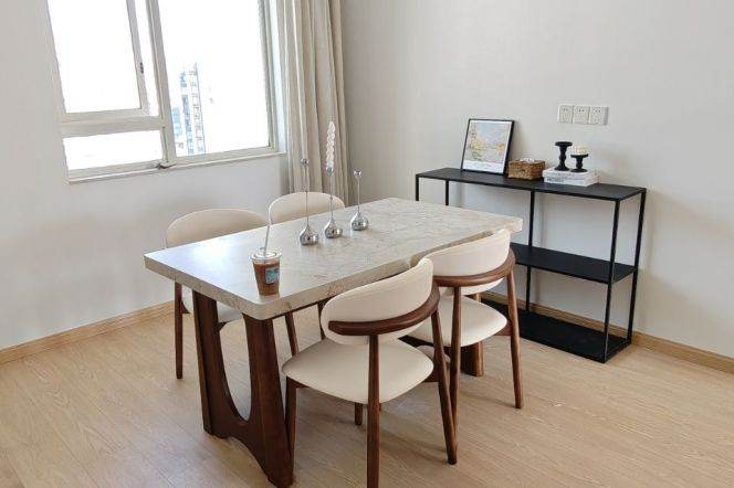 High-Floor Spacious 3BR Apartment in Xujiahui