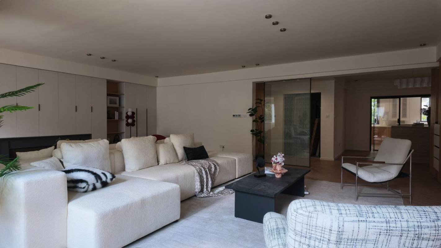 Housing image — Living Room