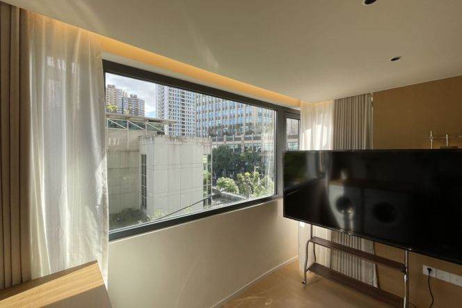 Spacious 1BR Apartment in Jing'an with Green View