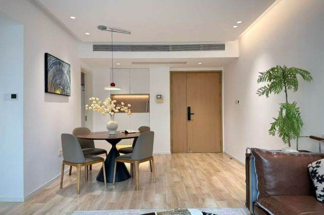 Spacious 1BR Apartment at 8 Park Avenue (L7)