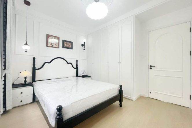 Spacious 2BR Apartment in Suzhou Creek North (L13)