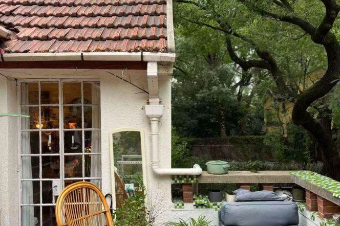 1BR Lane House in Old Xuhui with Terrace