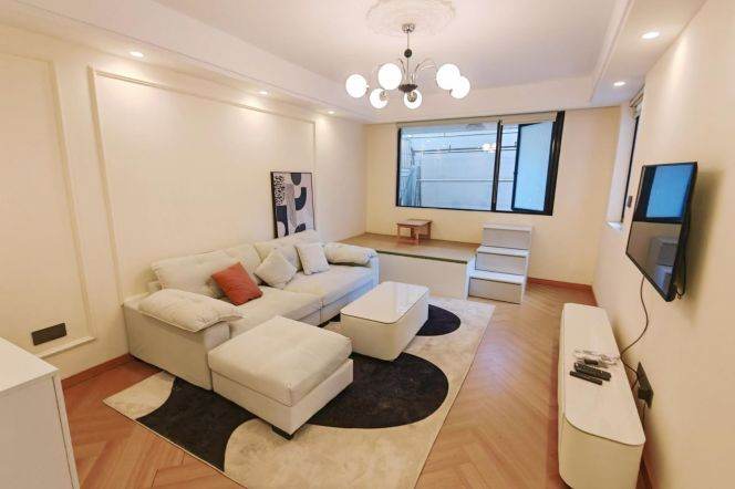Spacious 1BR Apartment in Xujiahui with Terrace (L1/L9/L11)