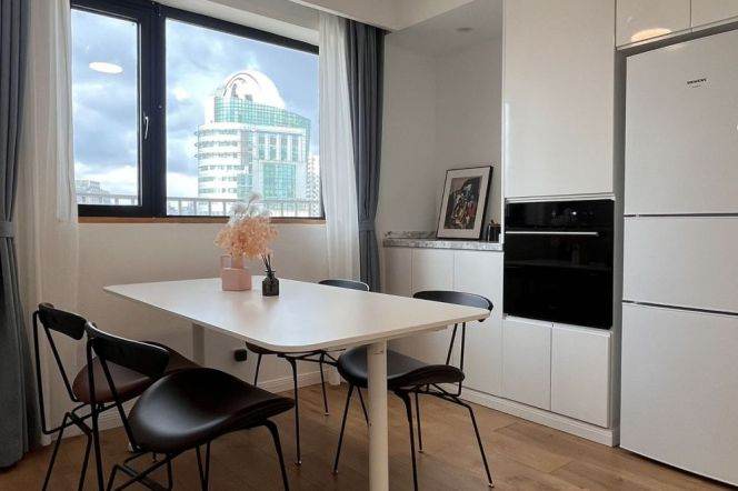 Spacious 1BR Apartment in Jing'an with Outstanding View (L2/L7/L14)