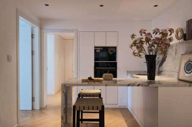 3BR Apartment near Xujiahui Metro with Floor-to-Ceiling Windows (L4)