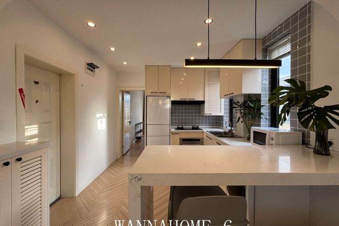 1BR Apartment in Old Xuhui (L10)