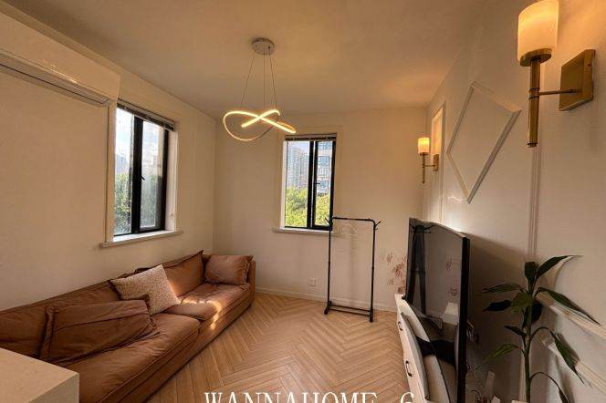 1BR Apartment in Old Xuhui (L10)