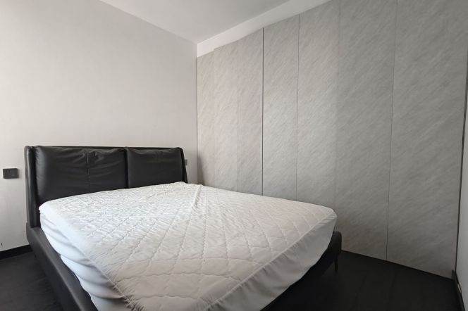 High-Floor 2BR Apartment at Huasheng Grand Mansion (L1/L13)