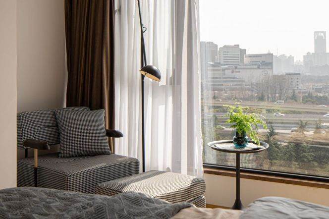 2BR Apartment at Top Of City (L13)