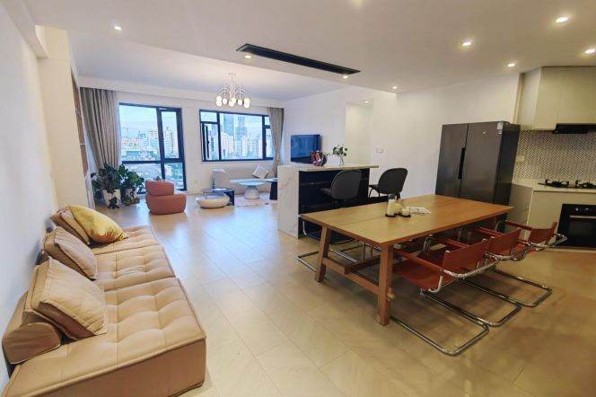 3BR Apartment near Shanghai Indoor Stadium Metro with Floor-to-Ceiling Windows (L4)