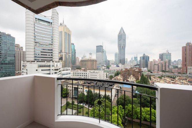 Spacious 3BR Apartment near Nanjing Xi Lu with Outstanding View (L2/L12/L13)