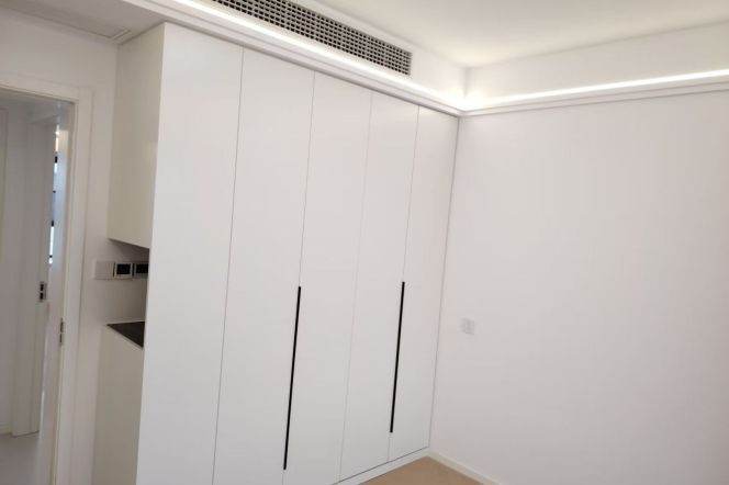 High-Floor High-Ceiling 3BR Apartment with Floor-to-Ceiling Windows (L15)