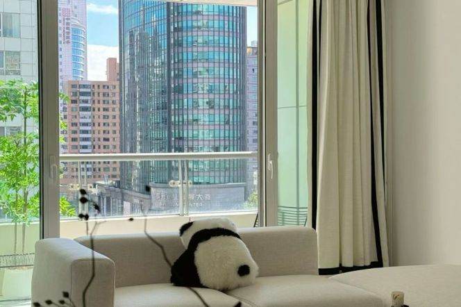 Spacious 3BR Apartment in Jing'an with Outstanding View (L2/L11)