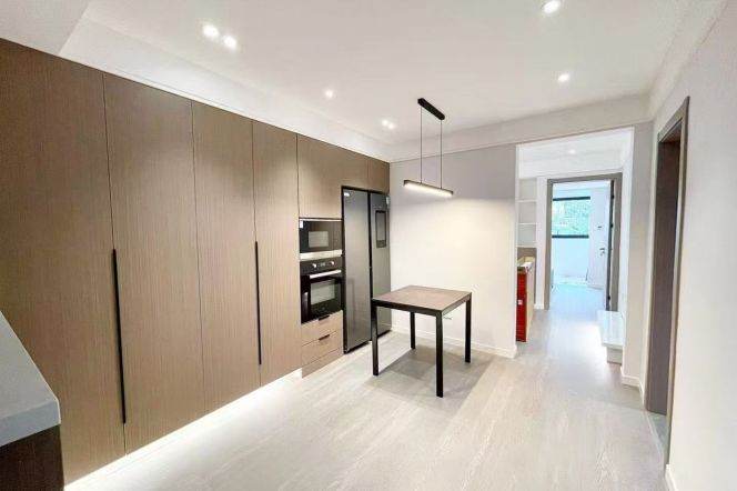 1BR Apartment near People's Square