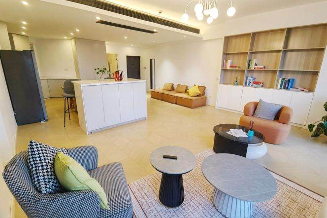 3BR Apartment near Shanghai Indoor Stadium Metro with Floor-to-Ceiling Windows (L4)
