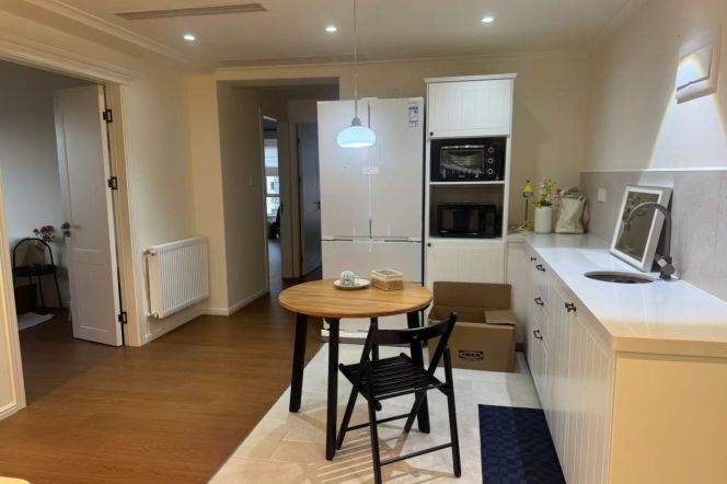 High-Floor 3BR Apartment in Xujiahui (L1/L9/L11)