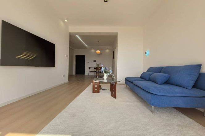 High-Floor 2BR Apartment near Century Park