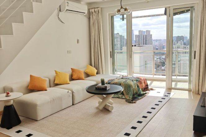 High-Floor Spacious 3BR Apartment in Xujiahui with Outstanding View (L1/L9/L11)