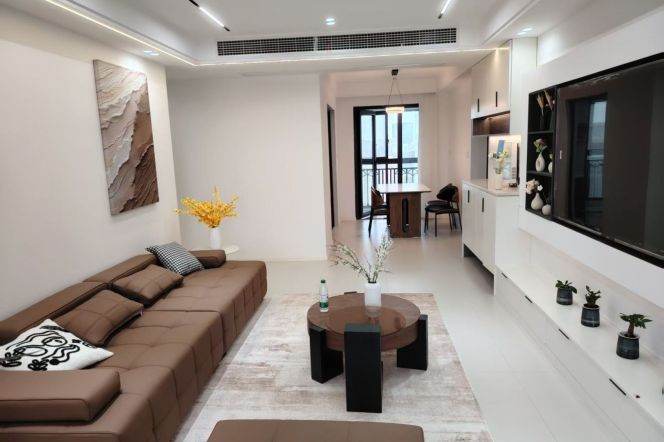 High-Floor High-Ceiling 3BR Apartment with Floor-to-Ceiling Windows (L15)