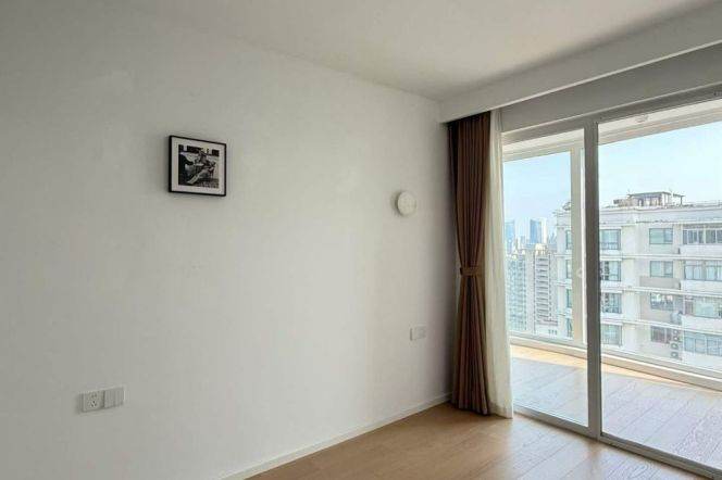 High-Floor 3BR Apartment in Xujiahui