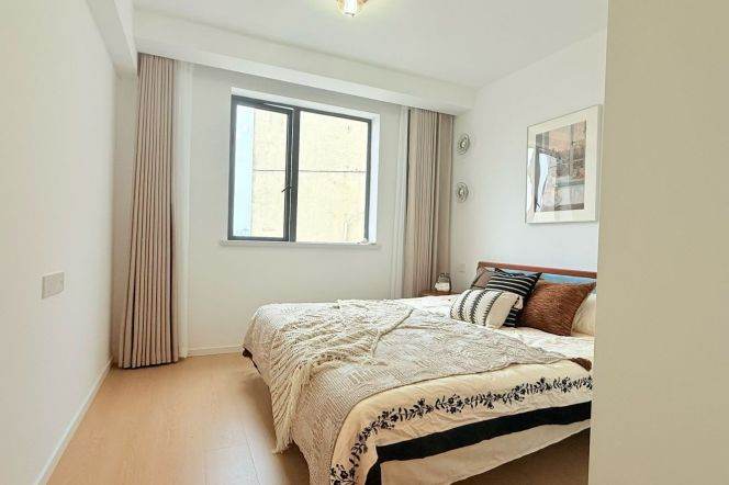 High-Floor 1BR Apartment in Old Xuhui (L9/L12)