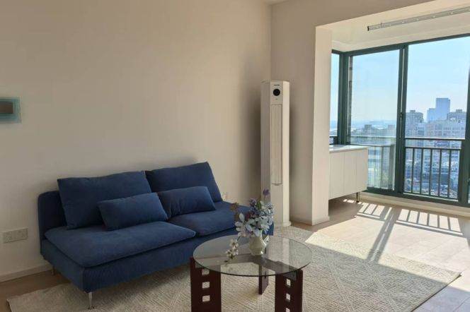 High-Floor 2BR Apartment near Century Park