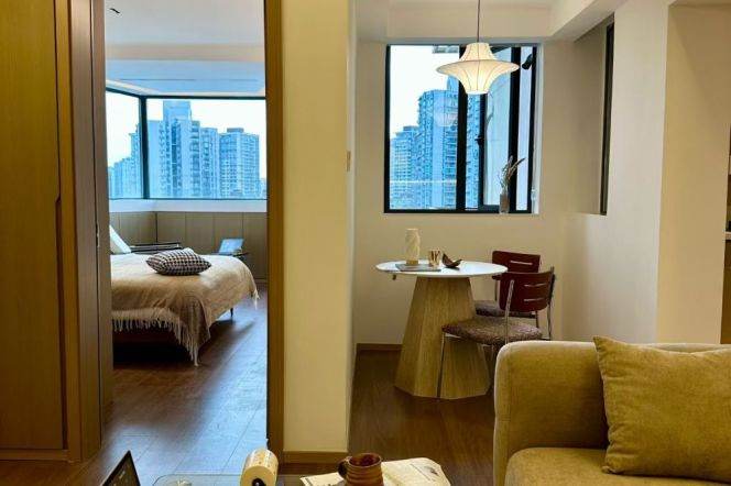 High-Floor 1BR Apartment near Changshou Rd Metro (L13)
