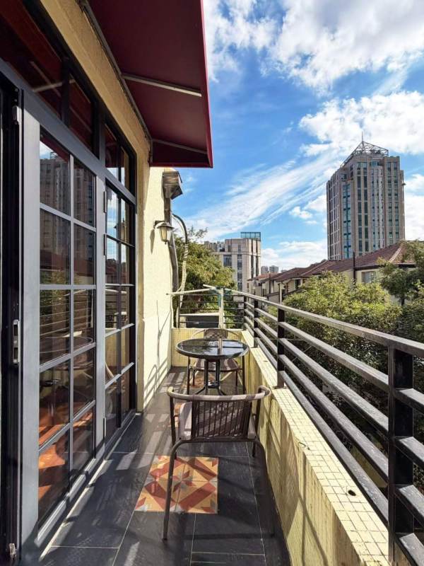Housing image — Balcony