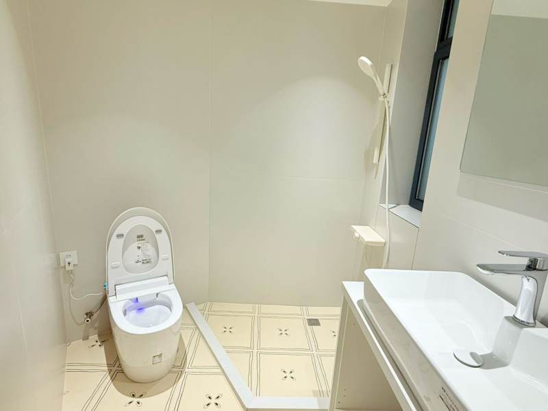 Housing image — Bathroom