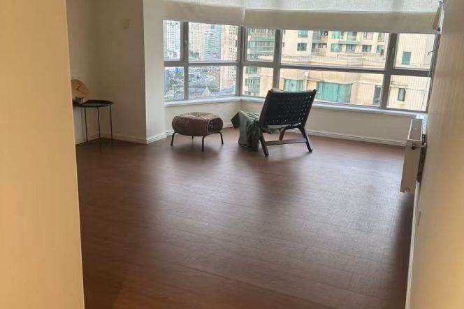 High-Floor 3BR Apartment in Xujiahui (L1/L9/L11)