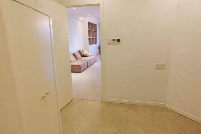 3BR Apartment near Shanghai Indoor Stadium Metro with Floor-to-Ceiling Windows (L4)
