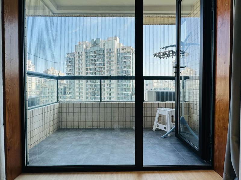 Housing image — Balcony
