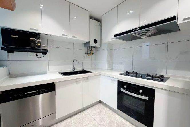 3BR Apartment in Jing'an (L2/L12/L13)