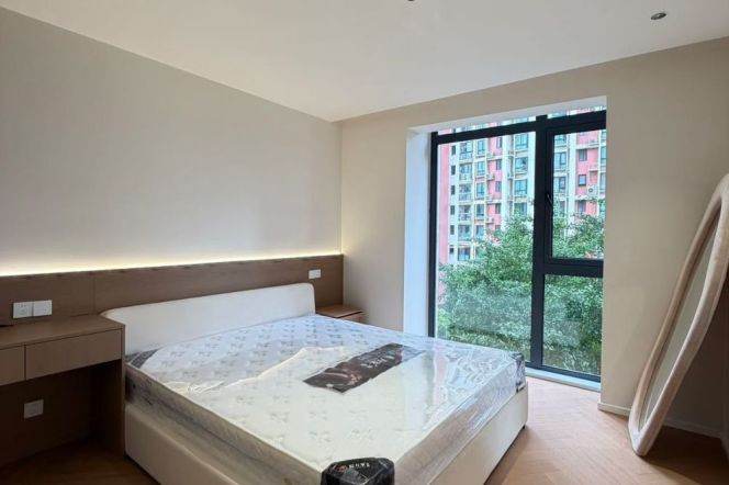 Spacious 1BR Apartment near Longde Rd Metro with Floor-to-Ceiling Windows (L11/L13)