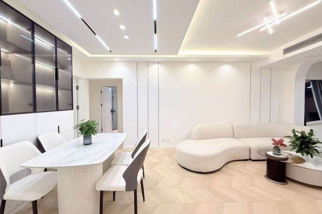 3BR Apartment in Jing'an (L2/L12/L13)