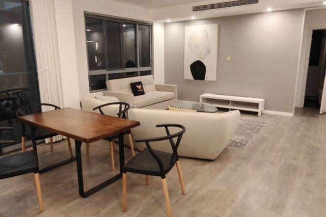 Spacious 2BR Apartment in Jing'an (L13/L14)