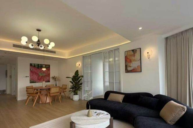 High-Floor Spacious 3BR Apartment near Century Park