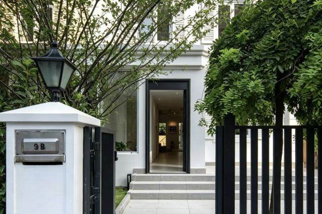 Spacious 5BR Villa in Hongqiao CBD with Floor-to-Ceiling Windows