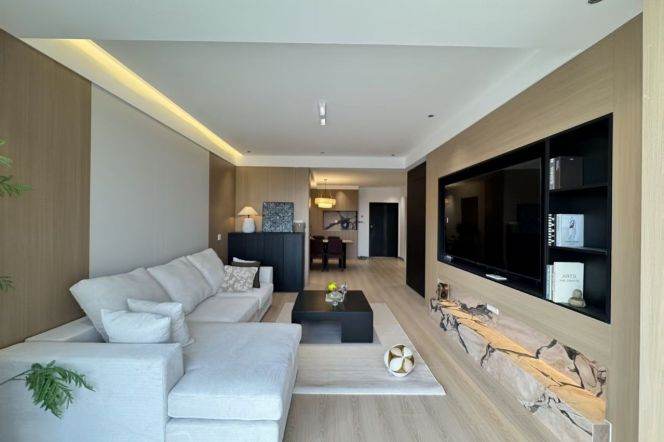 High-Floor 3BR Apartment near Shangcheng Rd Metro (L2/L9)