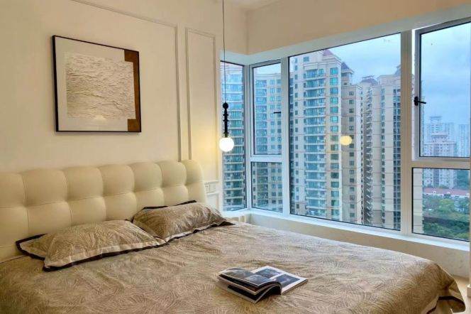 High-Floor 3BR Apartment in Gubei (L2)