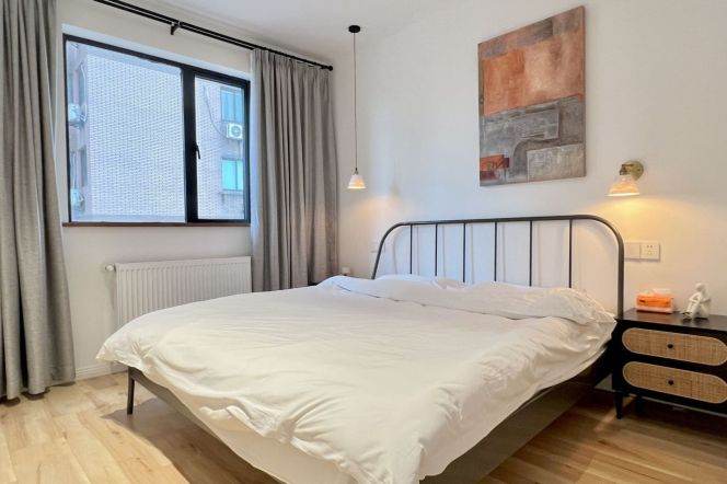 High-Floor 3BR Apartment near Nanjing Xi Lu with Floor-to-Ceiling Windows (L2/L12/L13)