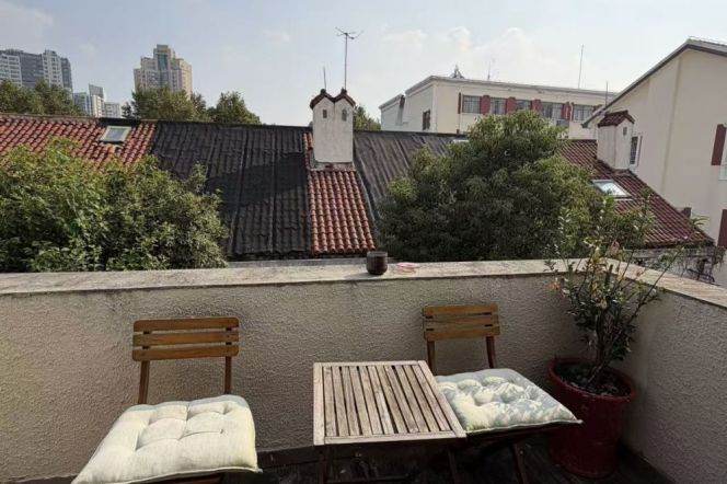 2BR Lane House in Old Xuhui with Terrace