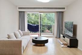 4BR Apartment in Jing'an with Green View