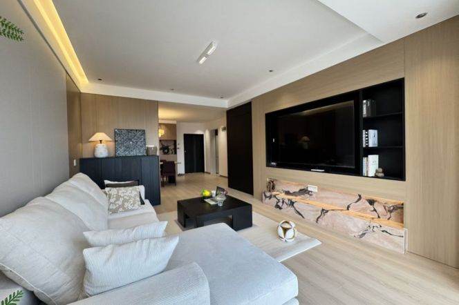High-Floor 3BR Apartment near Shangcheng Rd Metro (L2/L9)