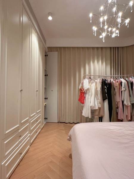 Housing image — Bedroom