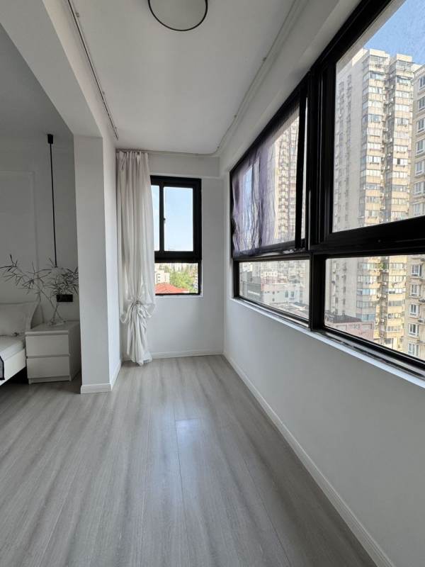 Housing image — Balcony
