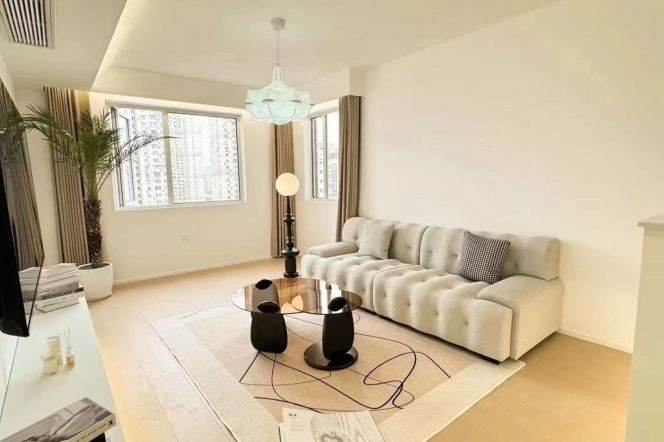 High-Ceiling 3BR Apartment near Madang Rd Metro with Outstanding View