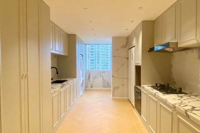 High-Floor 3BR Apartment in Gubei (L2)