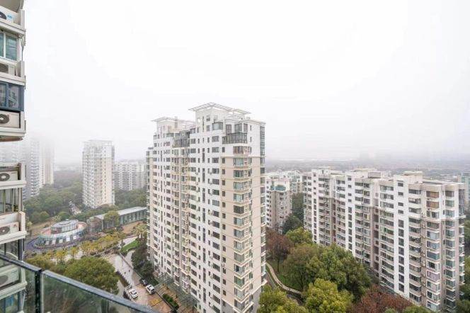 Spacious 2BR Apartment near Century Park
