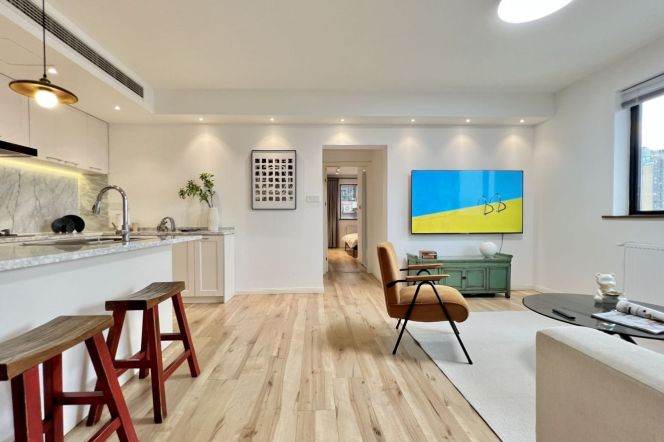 High-Floor 3BR Apartment near Nanjing Xi Lu with Floor-to-Ceiling Windows (L2/L12/L13)